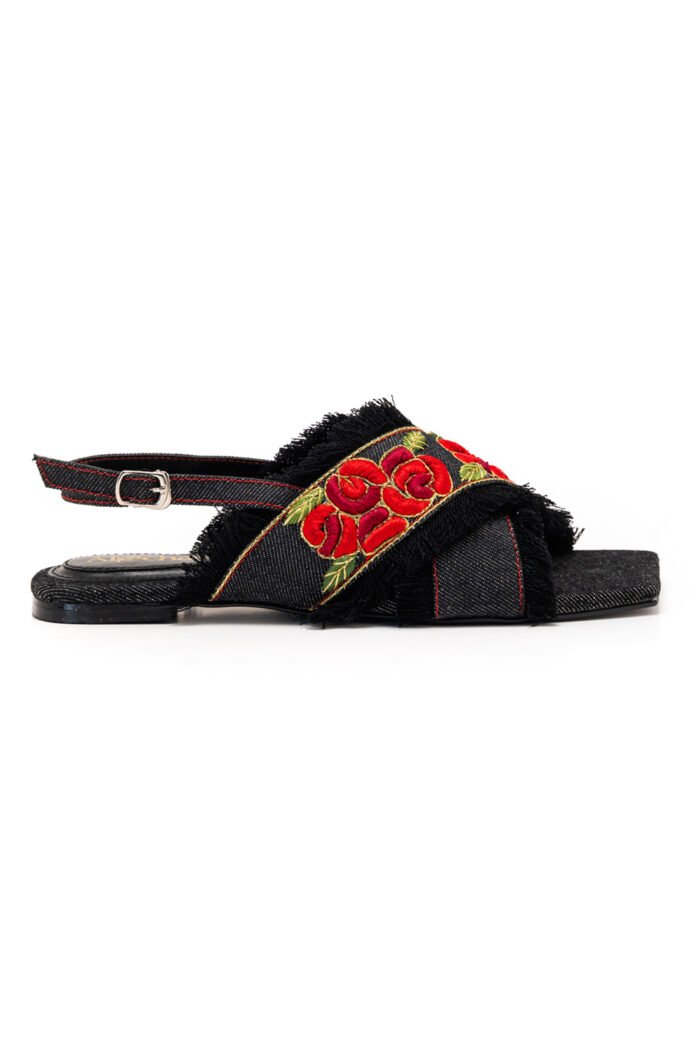 Ghuncha black sandals
