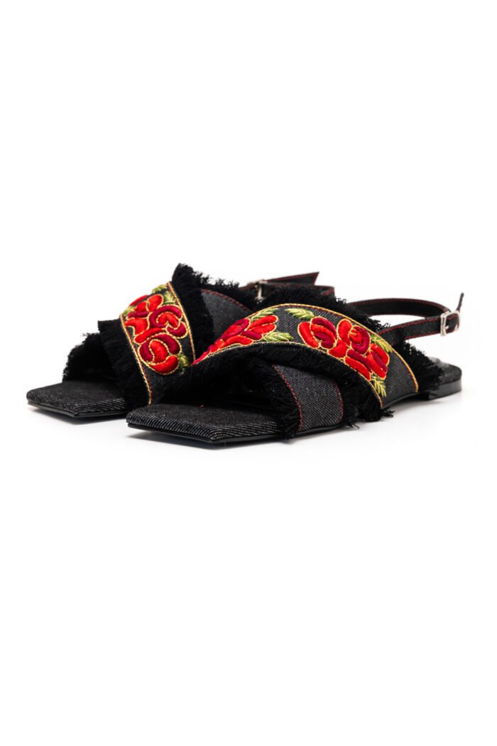 Ghuncha black sandals